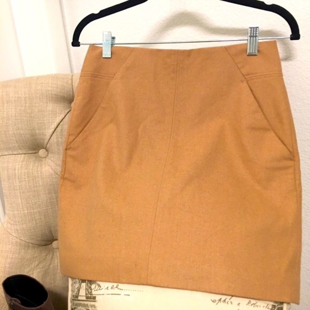 ✨ Moving sale 🚗- Loft Tan/Camel Skirt, Size 00